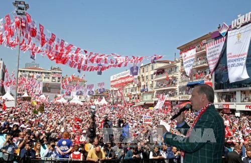 Pemilih Turki melakukan pemungutan suara tentang revisi Undang-Undang Dasar