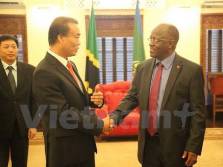 Presiden Tanzania berkomitmen akan menciptakan semua syarat yang kondusif kepada para investor Vietnam