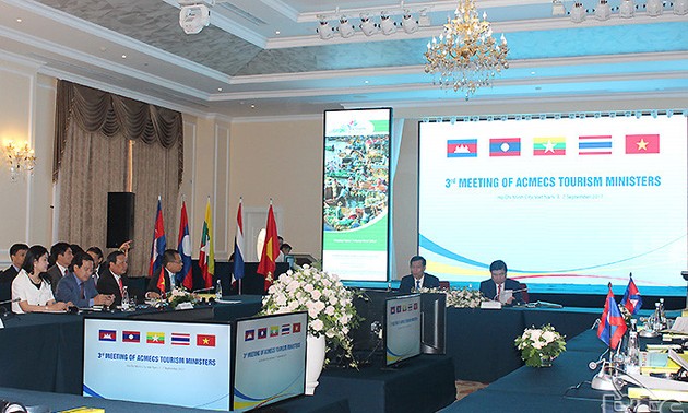 Vietnam bersama-sama dengan  berbagai negara yang lain memperkuat kerjasama mendorong pariwisata