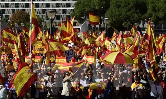 Pemerintah Spanyol resmi mengontrol pemerintahan zona Katalonia