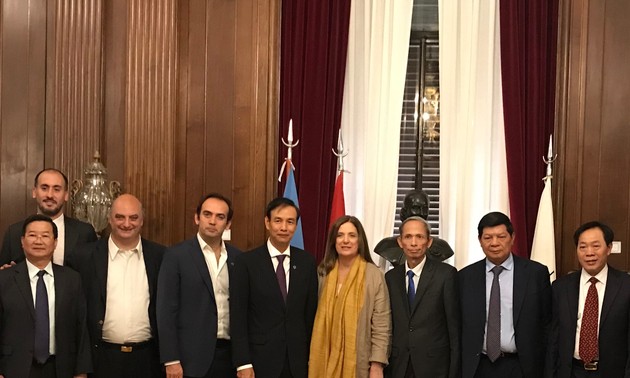 Mendorong kerjasama antara Kota Hanoi dan Kota-kota di Brazil, Argentina dan Cile
