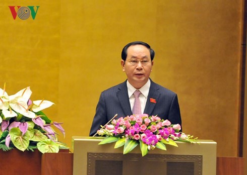 Presiden Vietnam, Tran Dai Quang menjawab interviu kalangan pers sehubungan dengan Tahun Baru 2018