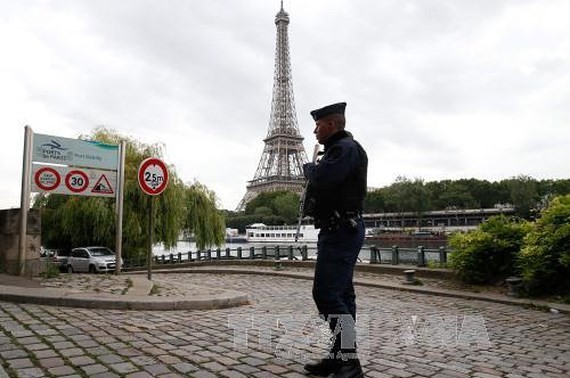 Perancis memperkuat pasukan penjamin keamanan sehubungan dengan kesempatan Tahun Baru