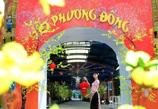 Program “Hari Raya Tet Ketimuran” diadakan di Taman Bunga Ho Tay