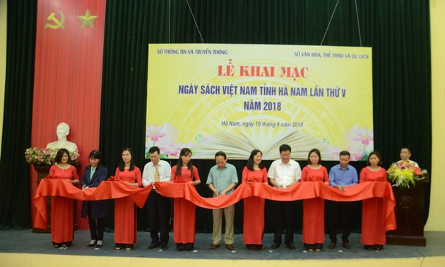 Hari Buku Vietnam 2018: Memacu dan mengembangkan budaya membaca dalam masyarakat