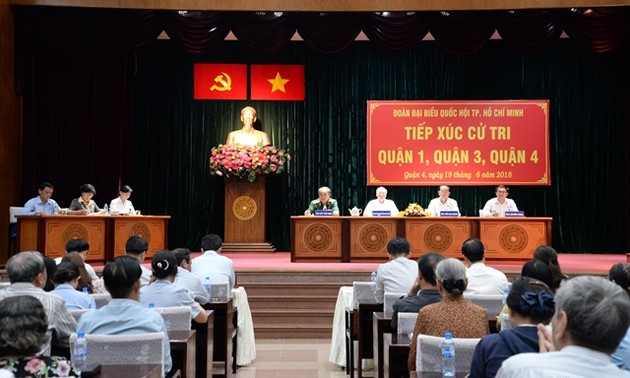 Presiden Vietnam, Tran Dai Quang mengadakan kontak dengan para pemilih Kota Ho Chi Minh