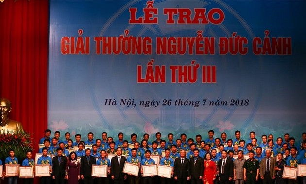 Penghargaan “Nguyen Duc Canh” yang ke-3: Penghargaan luhur yang diperuntukkan bagi pekerja dan buruh yang terkemuka