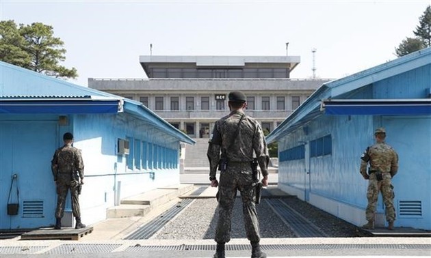 Menghapus senjata dan pos penjagaan di garis perbatasan antara dua bagian negeri Korea