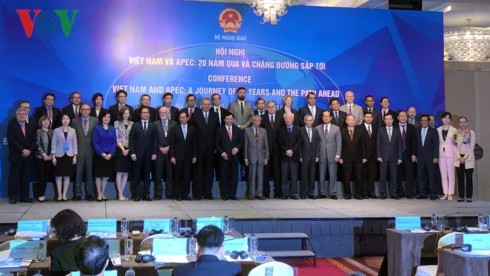 Kerjasama APEC terus merupakan salah satu di antara titik-titik berat dalam kebijakan hubungan luar negeri dari Vietnam