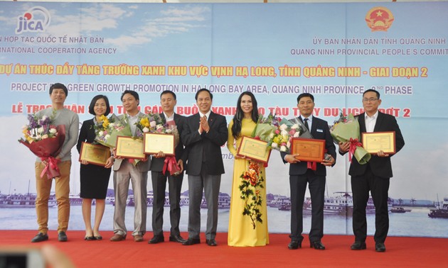 Provinsi Quang Ninh: Ada lagi lebih dari 34 kapal pesiar di Teluk Ha Long yang mendapat pengakuan dan logo : “Layar hijau”