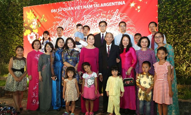 Kedubes Vietnam di Argentina menyelenggarakan Hari Raya Tet di kalangan masyarakat 2019