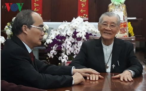 Sekretaris  Komite Partai Komunis Kota Ho Chi Minh, Nguyen Thien Nhan mengucapkan selamat Hari Raya Tet para pemuka agama