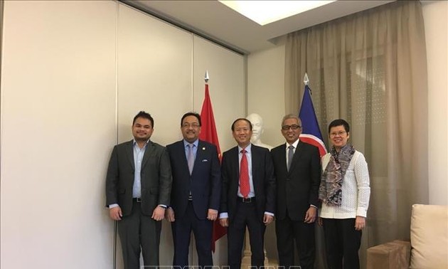 Vietnam memegang jabatan Ketua Bergilir Komite ASEAN di Mandrid