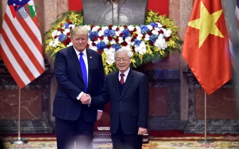 Sekjen, Presiden Vietnam, Nguyen Phu Trong mengadakan pembicaraan dengan Presiden AS, Donald Trump