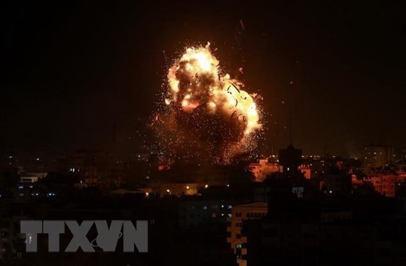 Israel melakukan serangan udara terhadap Gaza untuk memberikan balasan terhadap penembakan roket