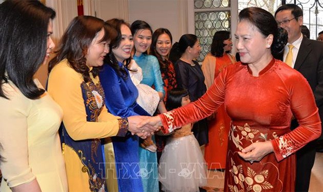 Ketua MN Vietnam, Nguyen Thi Kim Ngan mengunjungi Kedutaan Besar dan bertemu dengan komunitas orang Vietnam di Kerajaan Belgia