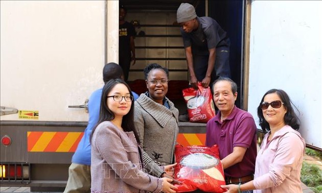 Komunitas orang Vietnam di Afrika Selatan membantu Zimbabwe mengatasi akibat supra taupan Idai