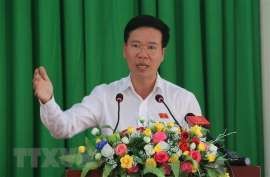 Kepala Departemen Komunikasi dan Pendidikan KS PKV, Vo Van Thuong melakukan kontak dengan pemilih Kota Bien Hoa, Provinsi Dong Nai