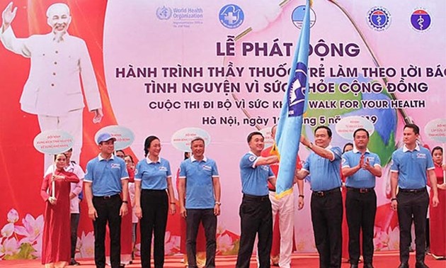 Upacara pencanangan Perjalanan Dokter muda bertindak sesuai dengan ajaran Presiden Ho Chi Minh tahun 2019