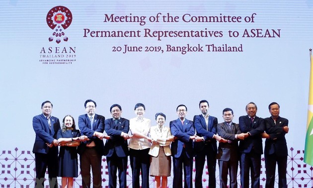 Memulai serangkaian konferensi-konferensi dalam rangka Konferensi Tingkat Tinggi ASEAN ke-34