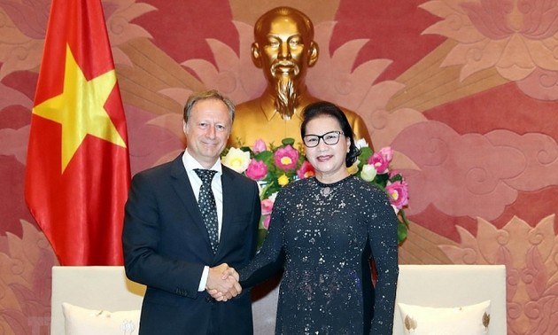 Ketua MN Nguyen Thi Kim Ngan menerima Dubes, Kepala Perutusan Uni Eropa di Vietnam, Bruno Angetlet sehubungan dengan akhir masa baktinya