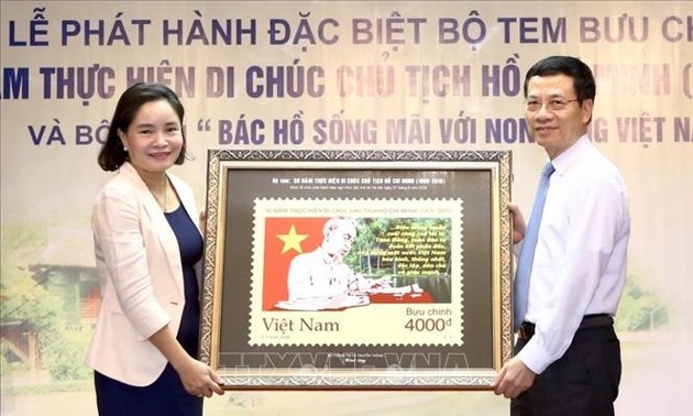 Meluncurkan kumpulan perangko “50 tahun pelaksanaan Testamen Presiden Ho Chi Minh (1969-2019)”