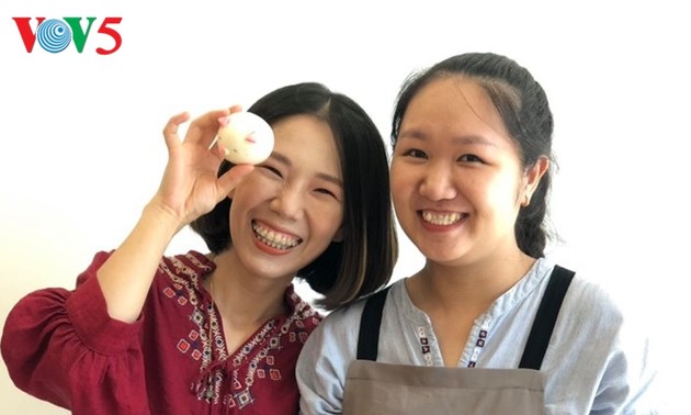Arsitek muda start-up dengan brand kue bulan “Ibu Nghe homemade