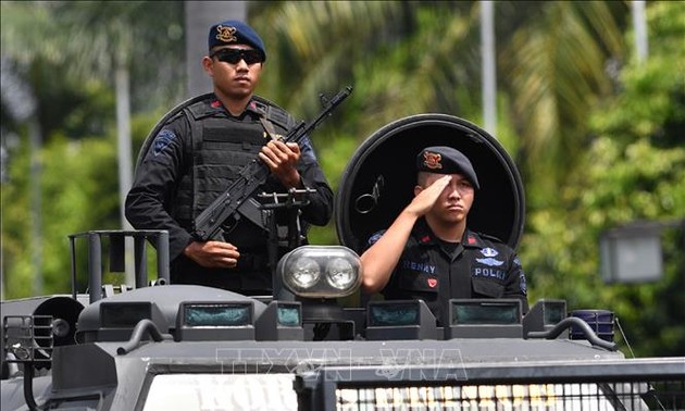 Indonesia mengganyang banyak intrik melakukan serangan bom menjelang upacara pelantikan Presiden Joko Widodo