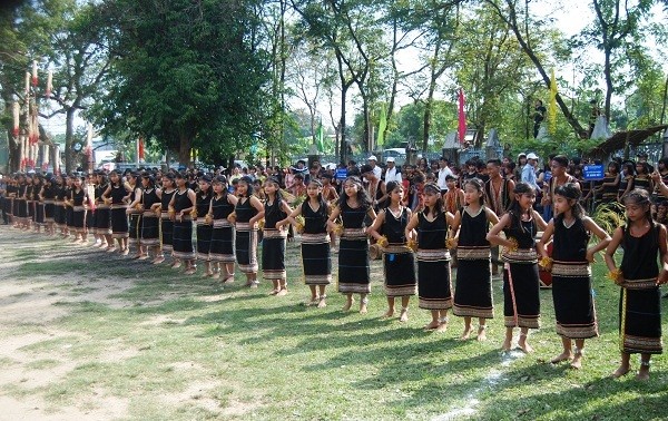 Provinsi Kon Tum mengembangkan nilai-nilai kebudayaan tradisional