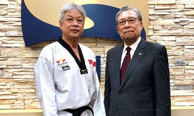 Guru silat Vietnam yang pertama mencapai 9 tingkatan sabuk dari Akademi Taekwondo Dunia