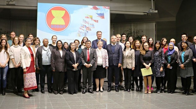 Meningkatkan posisi dan peranan Komunitas ASEAN di Republik Czech