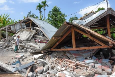 Banyak tempat di Indonesia diguncangkan oleh gempa bumi
