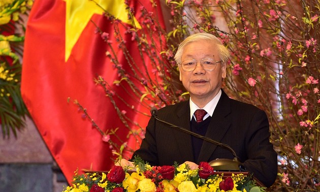 Sekjen, Presiden Nguyen Phu Trong mengucapkan selamat Hari Raya Tet kepada para pemimpin dan mantan pemimpin Partai Komunis dan Negara