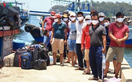 Para nelayan  Vietnam Tengah memprotes semua tindakan keras kepala yang dilaksanakan Tiongkok di Laut Timur