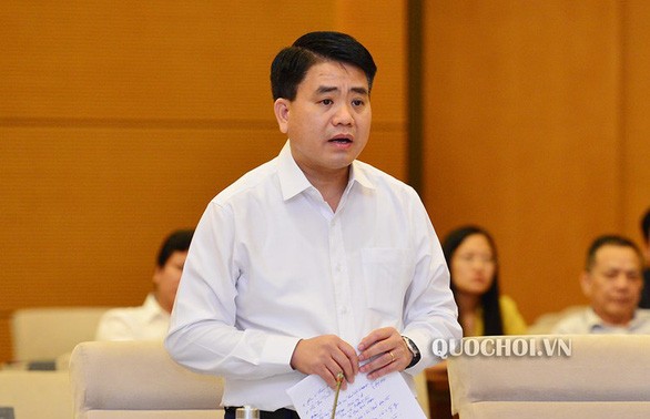 Ketua Komite Rakyat Kota Ha Noi mengeluarkan tilgram dinas darurat