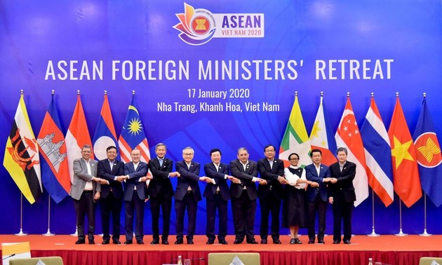 ASEAN mengeluarkan Pernyataan tentang arti pentingnya usaha menjamin perdamaian dan stabilitas di Asia Tenggara