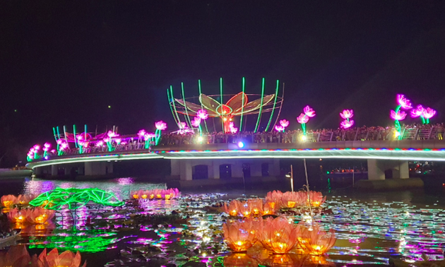Pembukaan Festival Lampu Bunga yang Berwarna-warni