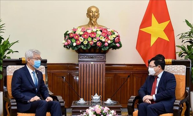 Deputi PM, Menlu Vietnam, Pham Binh Minh menerima Deputi Menlu Republik Korea, Lee Tae-ho
