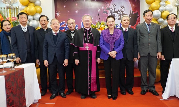 越南党、国家和国会领导人祝贺圣诞节和2021新年