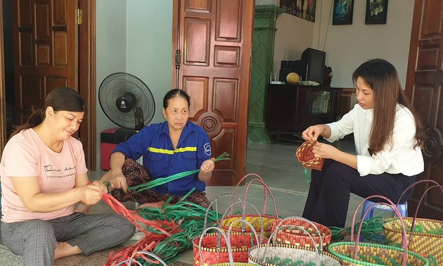 Ibu Dao Thi Huyen – Seorang Perempuan Yang Sepenuh Hati Membersihkan Lingkungan Laut