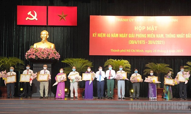Pertemuan Peringatan HUT ke-46 Hari Pembebasan Vietnam Selatan dan Penyatuan Tanah Air