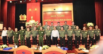 Presiden Nguyen Xuan Phuc Hadiri Konferensi Evaluasi Pasukan Keamanan Publik