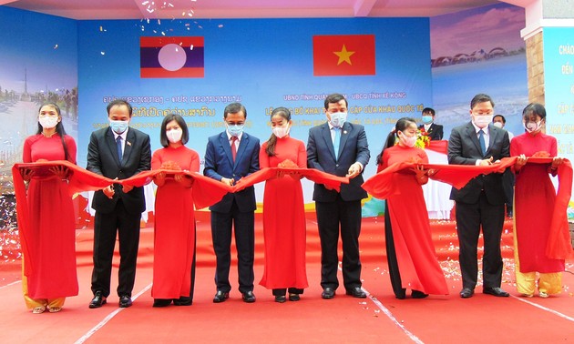 Vietnam-Laos Resmikan Kegiatan Koridor Internasional Nam Giang dan Dak Ta Ooc