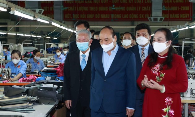 Presiden Nguyen Xuan Phuc Catat Semua Sumbangsih Para Wirausaha Lansia Dalam Kegiatan Produksi dan Bisnis