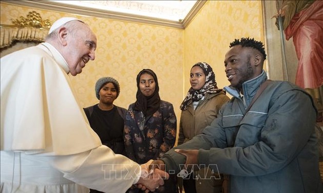 Sri Paus Fransiskus Mencela Tindakan Kekerasan Terhadap Perempuan