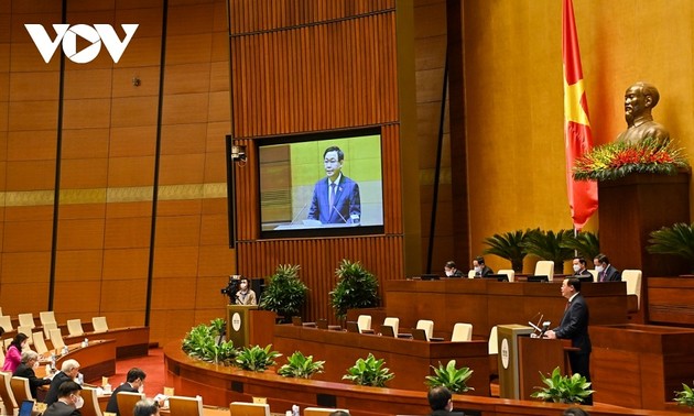 Ketua MN Vuong Dinh Hue Minta Agar  Atasi Situasi Undang-Undang Sulit Dimasukkan Ke Praktik