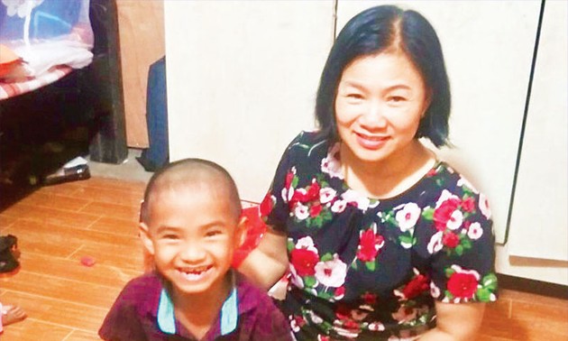 Bu Guru Vuong Tuyet Bang Membantu Pelajar Miskin Mengatasi Kesulitan