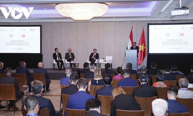 Simposium Ekonomi dan Perdagangan Tingkat Tinggi Vietnam-Hongaria Membuka Banyak Peluang Kerja Sama bagi Badan-Badan Usaha Dua Negara