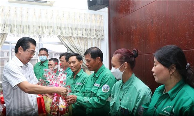 Memikirkan dan Memperhatikan Hari Raya Tet untuk Buruh dan Pekerja yang Sulit di Provinsi Bac Lieu 