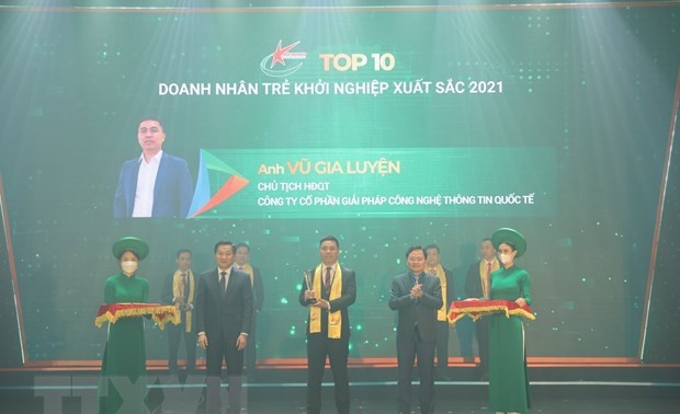 Kalangan Pemuda Gandrung Mengkreasikan Produk-Produk Teknologi Baru dengan Brand Vietnam